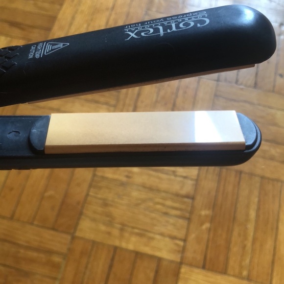 Cortex International 1" flat Iron - Picture 2 of 5